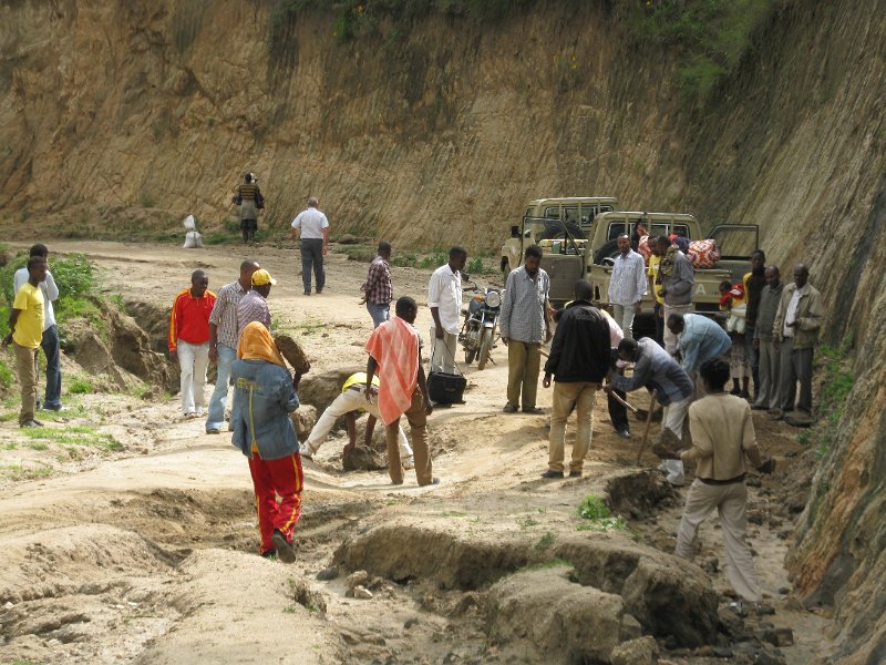 IMG_8809.JPG - Peons caminers camí de Sodo. Fent la seua feina.