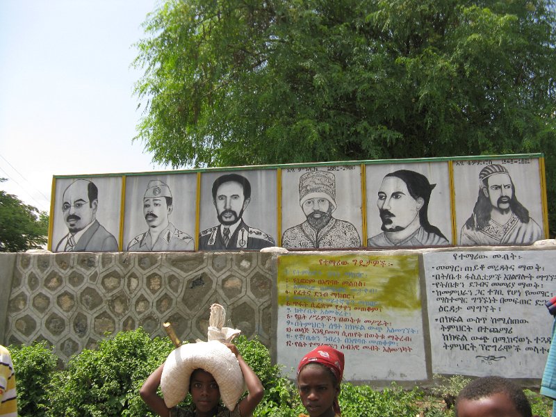 IMG_8827.JPG - Theodros, ???, Menelik II, Haile Selassie, Mengistu Haile Mariam i l'"enyorat" idolatrat meles Zenawi