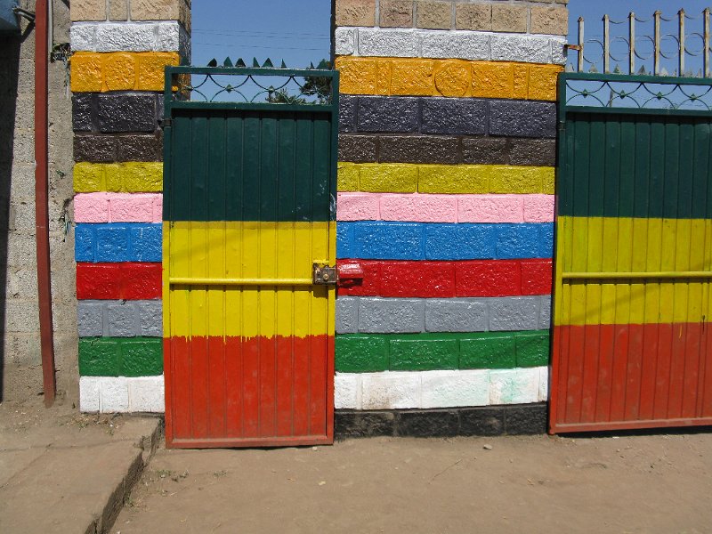 IMG_8899.JPG - Shashemene. 12 colors 12 tribus. Centre cultural i religiós dels Rastafaris.