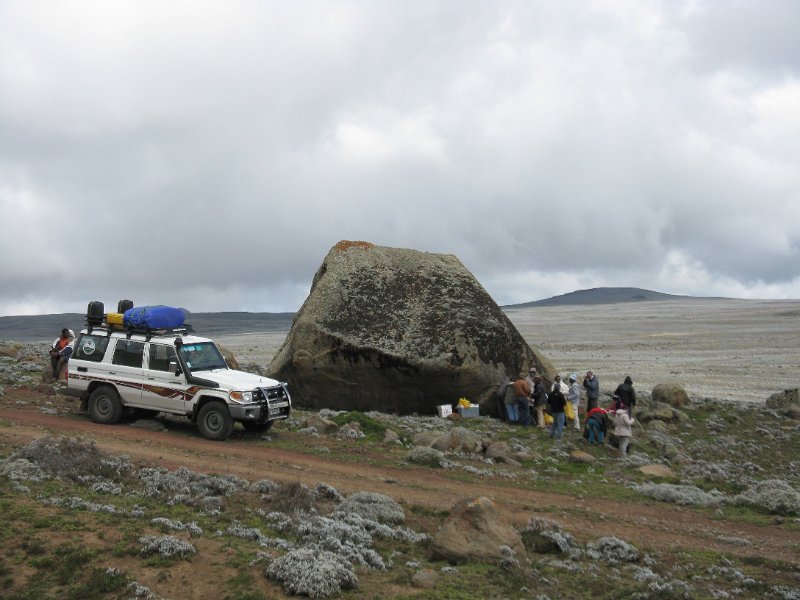 IMG_9068.JPG - Parada per dinar: pasta, sardina, formaget i taronja.