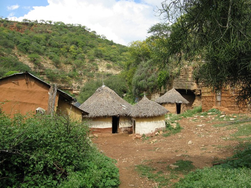 IMG_9139.JPG - Poble a les coves de Sof Omar.