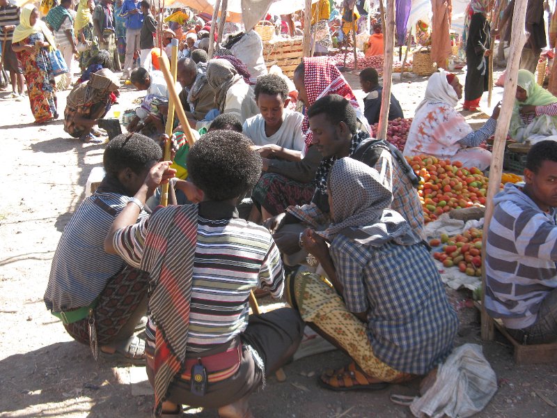 IMG_9689.JPG - mercat de Bati. Xicots oromo.
