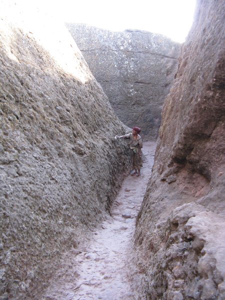 IMG_9895.JPG - corredors d'accés a església