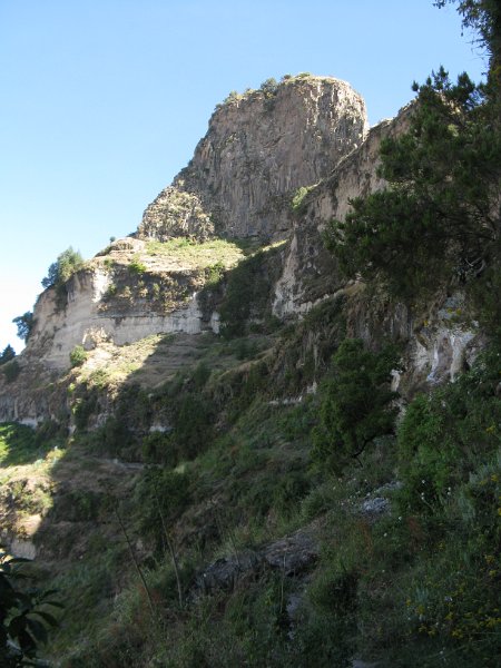 IMG_9925.JPG - Mola sota la qual es troba el monestir d'Ashetan Maryam