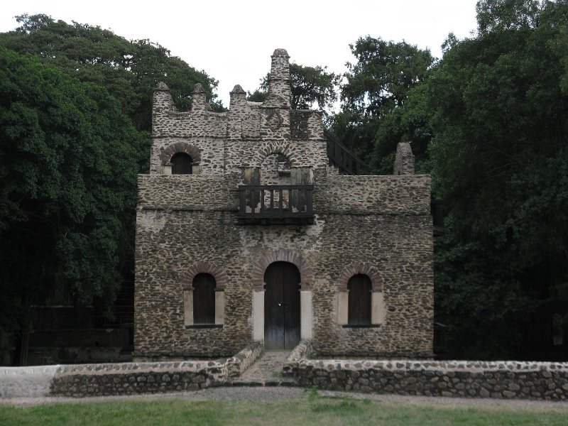 imh_0224.JPG - Piscina ceremonial per batejos comunals.