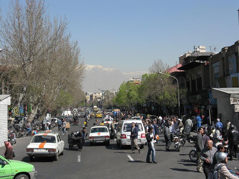 IMG_0056.JPG - Tràfic i peatons a Teheran