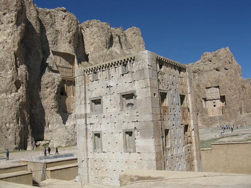 IMG_0169.JPG - Naqsh-e Rustam. Vista general..