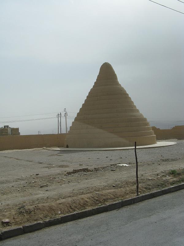 IMG_0200.JPG - De camí a Yazd. Nevero?