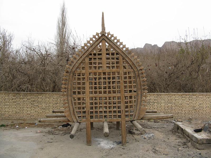 IMG_0212.JPG - Husaineh. Lloc en es celebra cada any el Moharram. Festa en commemoració de la mort del Imam Hussain, nét del profeta Mahoma, fill de Fàtima (filla del profeta) i Alí (el seu gendre).