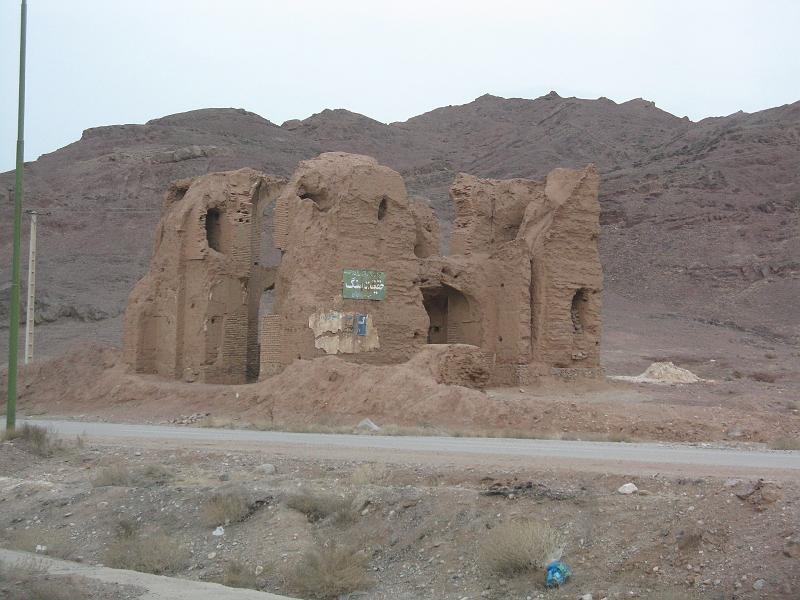 IMG_0214.JPG - Antic caravanserrall d'adob.