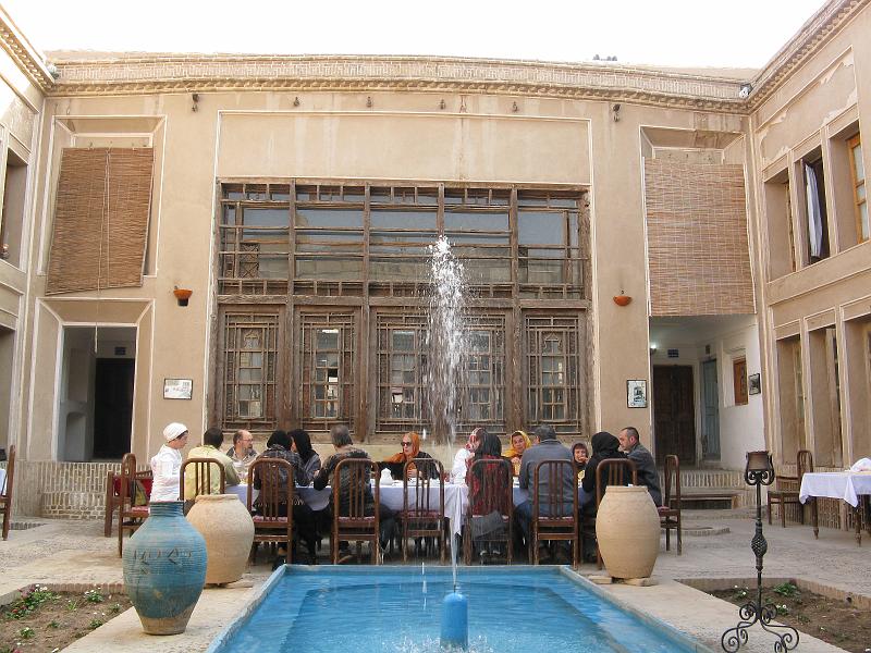 IMG_0227.JPG - Hotal Shalizar. Pati interior.