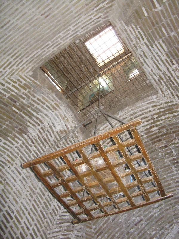 IMG_0287.JPG - Yazd. Museu de l'aigua. Sistemes de ventilació. Carnera.