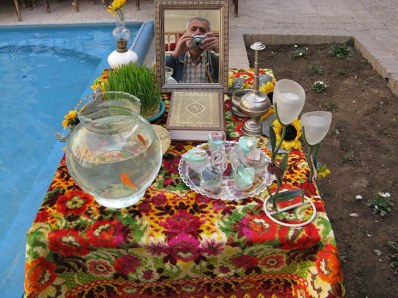 IMG_0333.JPG - Yazd. Hotel Shalizar. Parament No ruz.