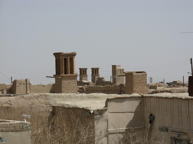 IMG_0348.JPG - Camí d'Isfahan. Altre poble. (?) Torres de vent.