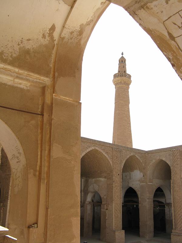 IMG_0355.JPG - Camí d'Isfahan. Altre poble. (?) Mesquita. Pati d'oracions d'estiu.
