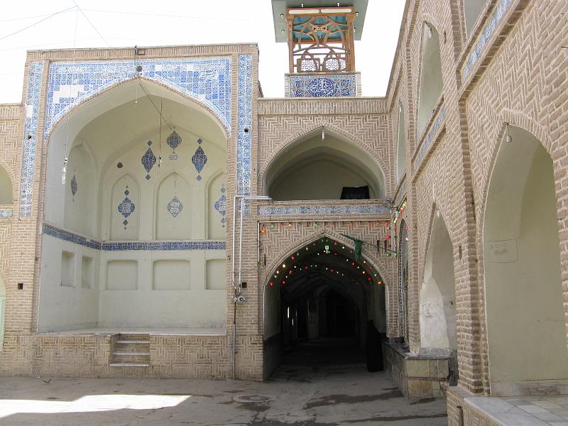 IMG_0373.JPG - Camí d'Isfahan. Altre poble. (?) Plaça del Bazar tancat.