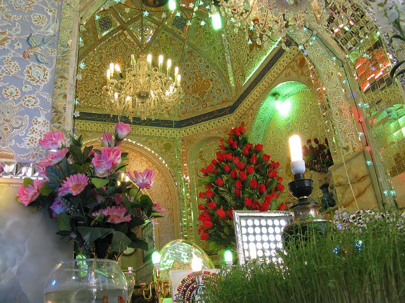 IMG_0374.JPG - Camí d'Isfahan. Altre poble. (?) Mausoleu en honor a Hussain en Bazar tancat.