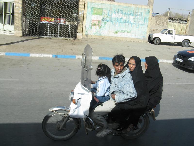 IMG_0376.JPG - Isfahan.  Motorisme.