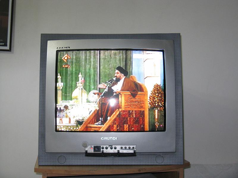 IMG_0401.JPG - Quasi tots els canals de TV posen de manera obsessiva sermons. També futbol.