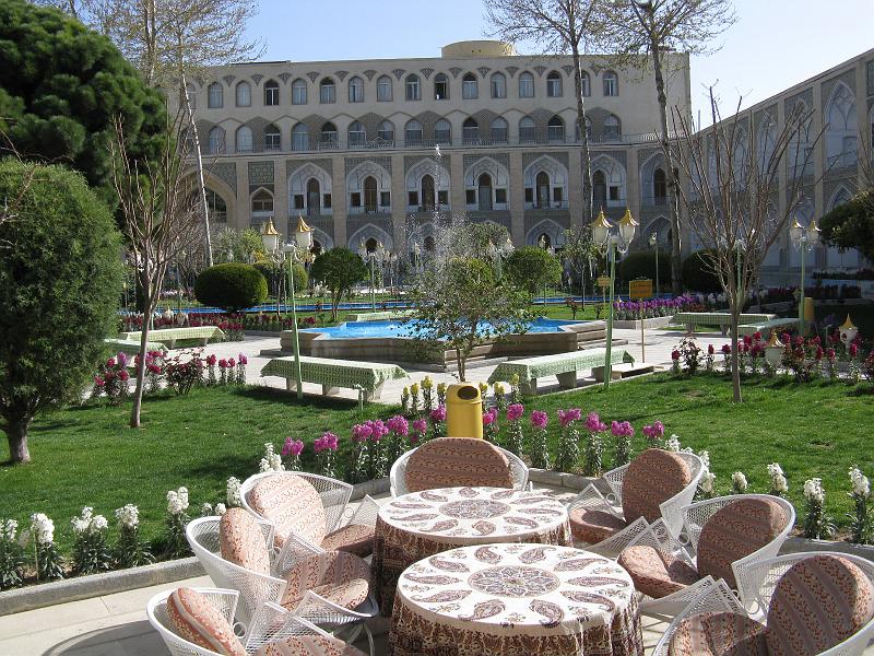 IMG_0475.JPG - Isfahan. Pati de l'hotel ??? vora la Madrasa.