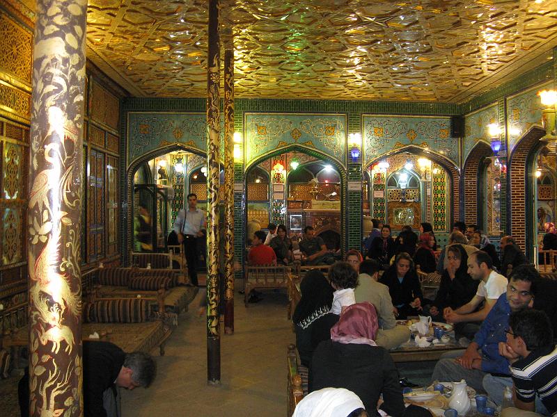 IMG_0571.JPG - Isfahan.  Restaurant en la Pça.