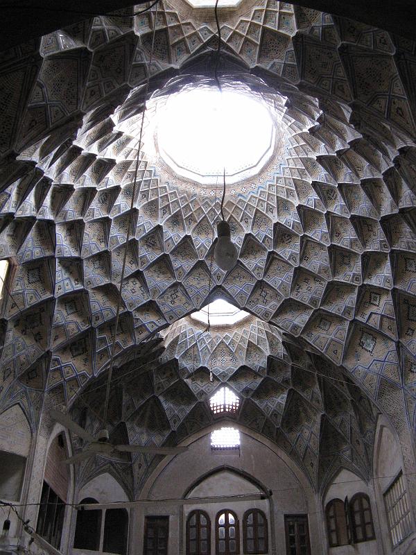 IMG_0670.JPG - Kashan. Bazar de matí. Caravanserrall.