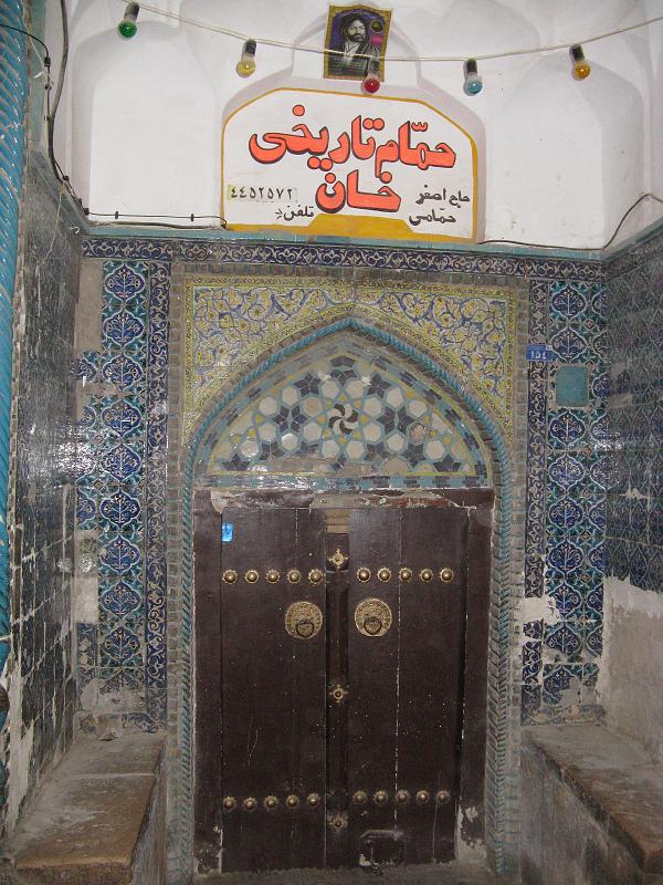 IMG_0672.JPG - Kashan. Bazar de matí. Porta entrada antic hammam.