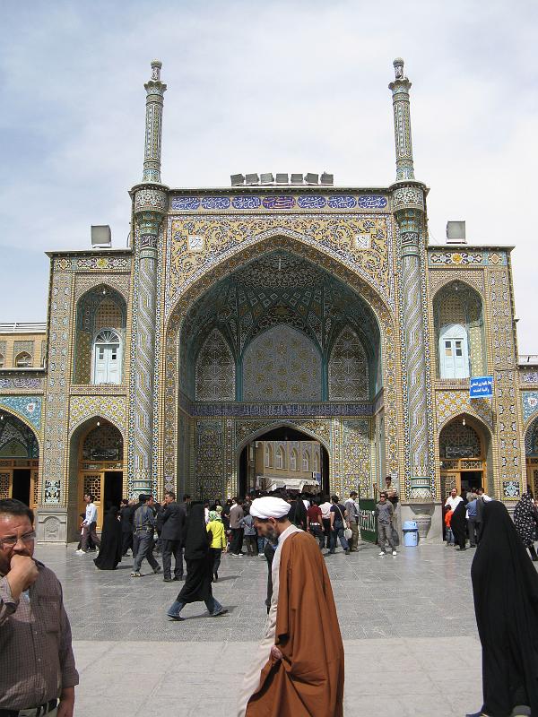 IMG_0701.JPG - Qom. Mulà amb turbant blanc: no descendent del profeta.