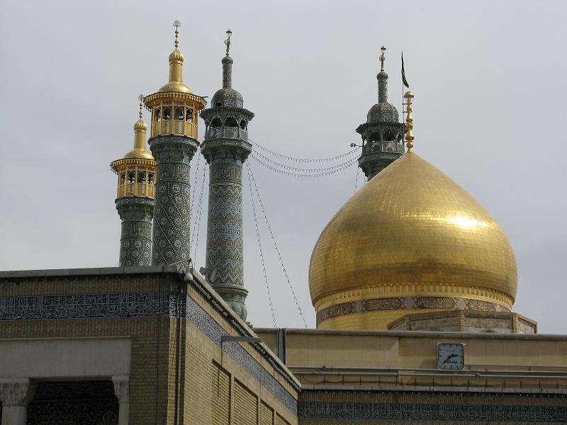 IMG_0703.JPG - Qom. Cúpula daurada i minarets.