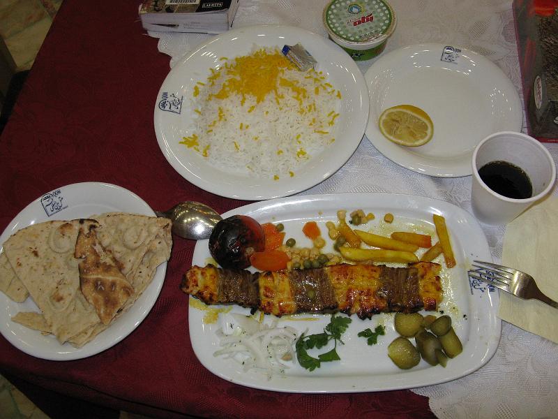 IMG_0723.JPG - Qom. Sopar de kebab.