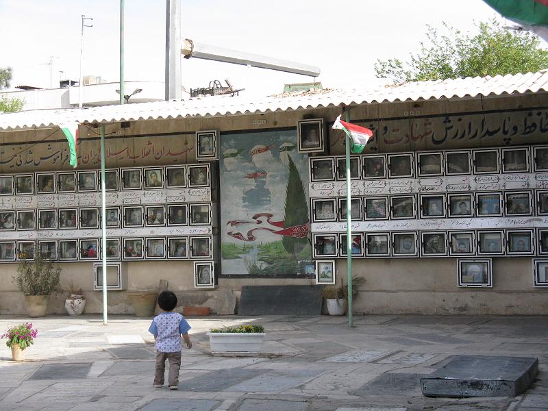 IMG_0729.JPG - Qom. cementeri dels màrtirs.