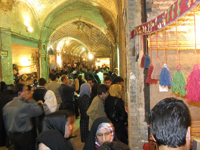 IMG_0917.JPG - Bazar de Qazvin. 2on certamen Mostra de manualitats.