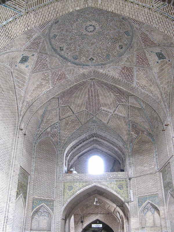 IMG_0932.JPG - Bazar de Qazvin. 2on certamen Mostra de manualitats. Caravanserrall.