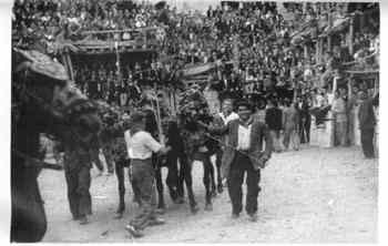 plaza del arrabal en fiestas
