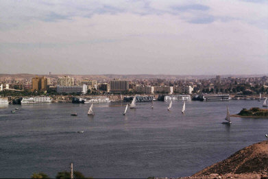 Vista de Aswan desde las tumbas de los nobles