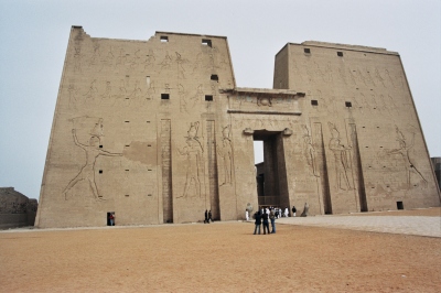 Edfu. Pilono