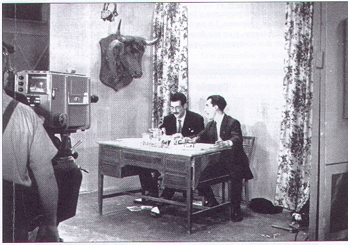 Primera aparici�n en TVE de Tip y Top. Son los de la mesa.