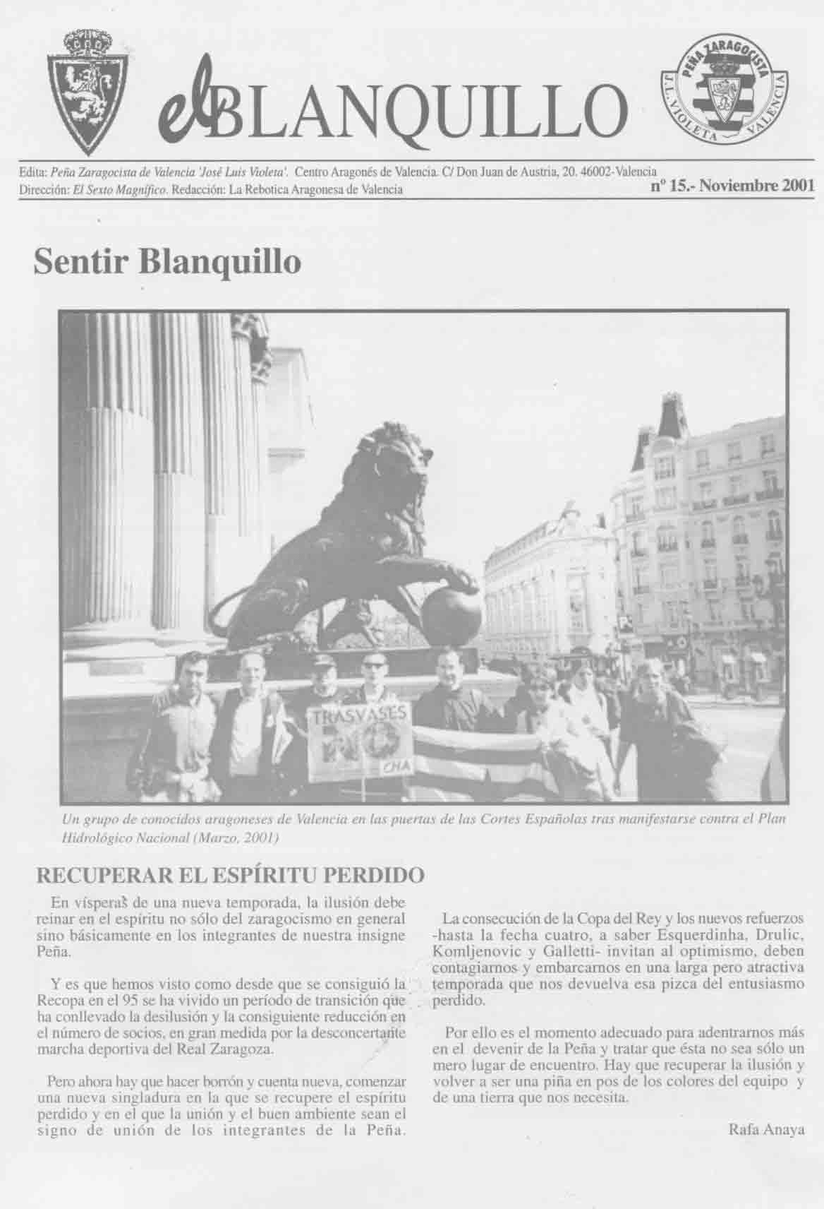 N�15. Noviembre de 2001. Miembros de la pe�a en Madrid tras manifestarse contra el desangrado del Ebro. Noticias del f�tbol sala. �Por qu� soy zaragocista? pro Octavio Diloy.